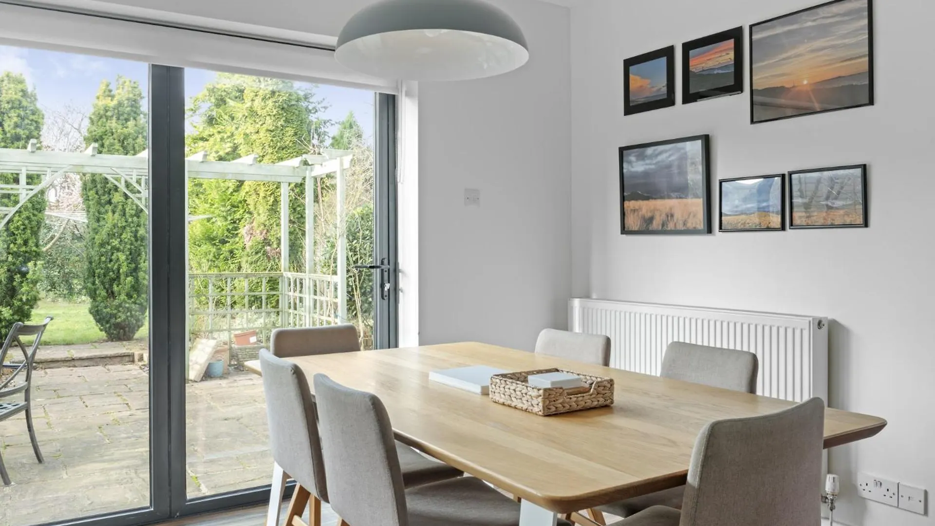 Spacious 4 Bedroom House With Lovely Large Garden Nottingham Holiday home