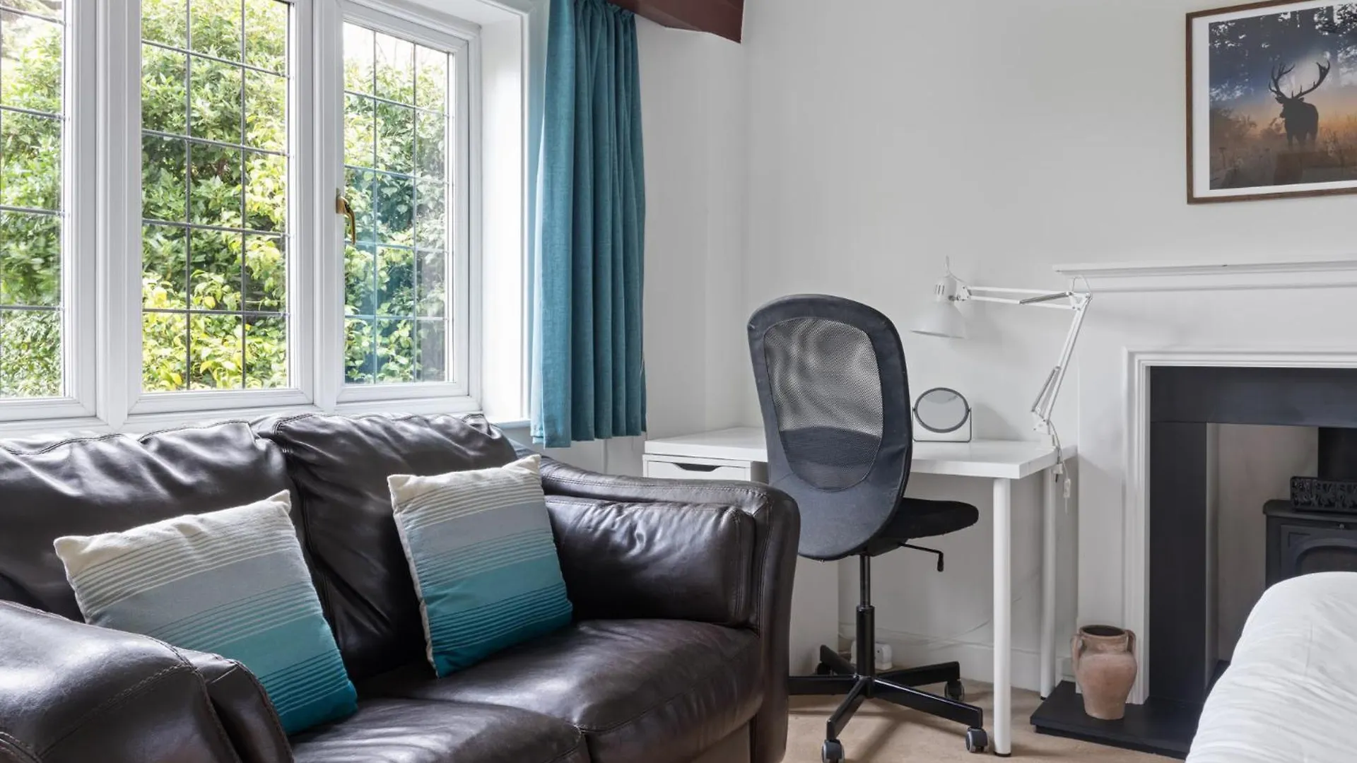 Spacious 4 Bedroom House With Lovely Large Garden Nottingham Holiday home