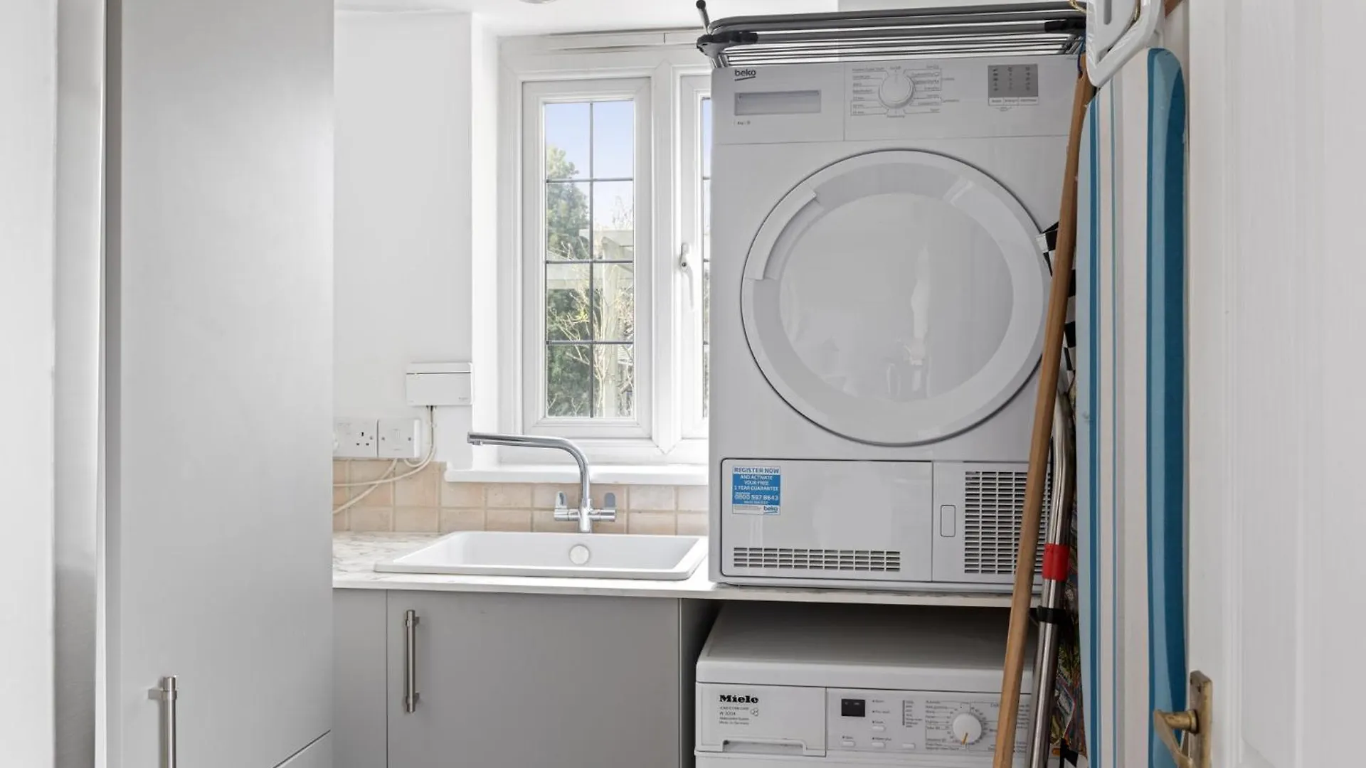 Spacious 4 Bedroom House With Lovely Large Garden Nottingham